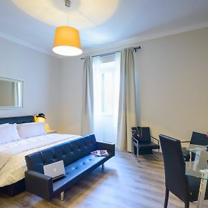 RHS Rienzo Suites